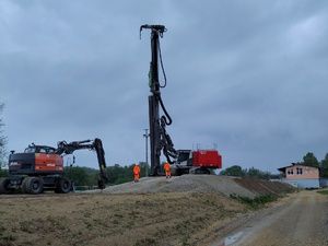 Baumaschienen zur Erstellung einer Spundwand